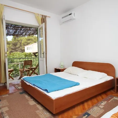 By The Sea - 8220 * Pašman