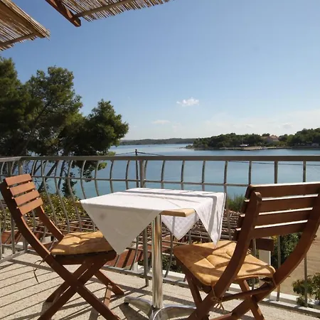 By The Sea - 8220 * Pašman