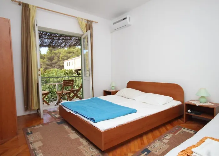 By The Sea - 8220 * Pašman