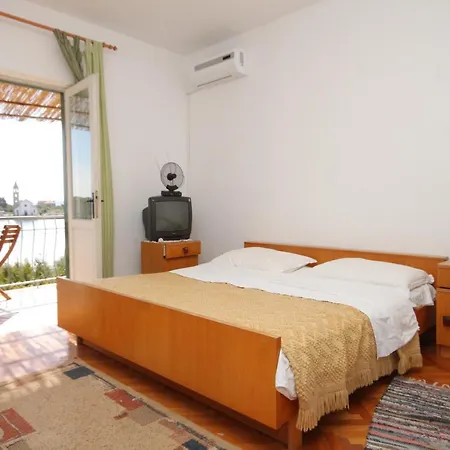 Apartment By The Sea - 8220 *