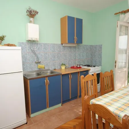 By The Sea - 8220 * Pasman