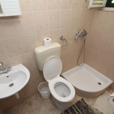 By The Sea - 8220 * Pasman